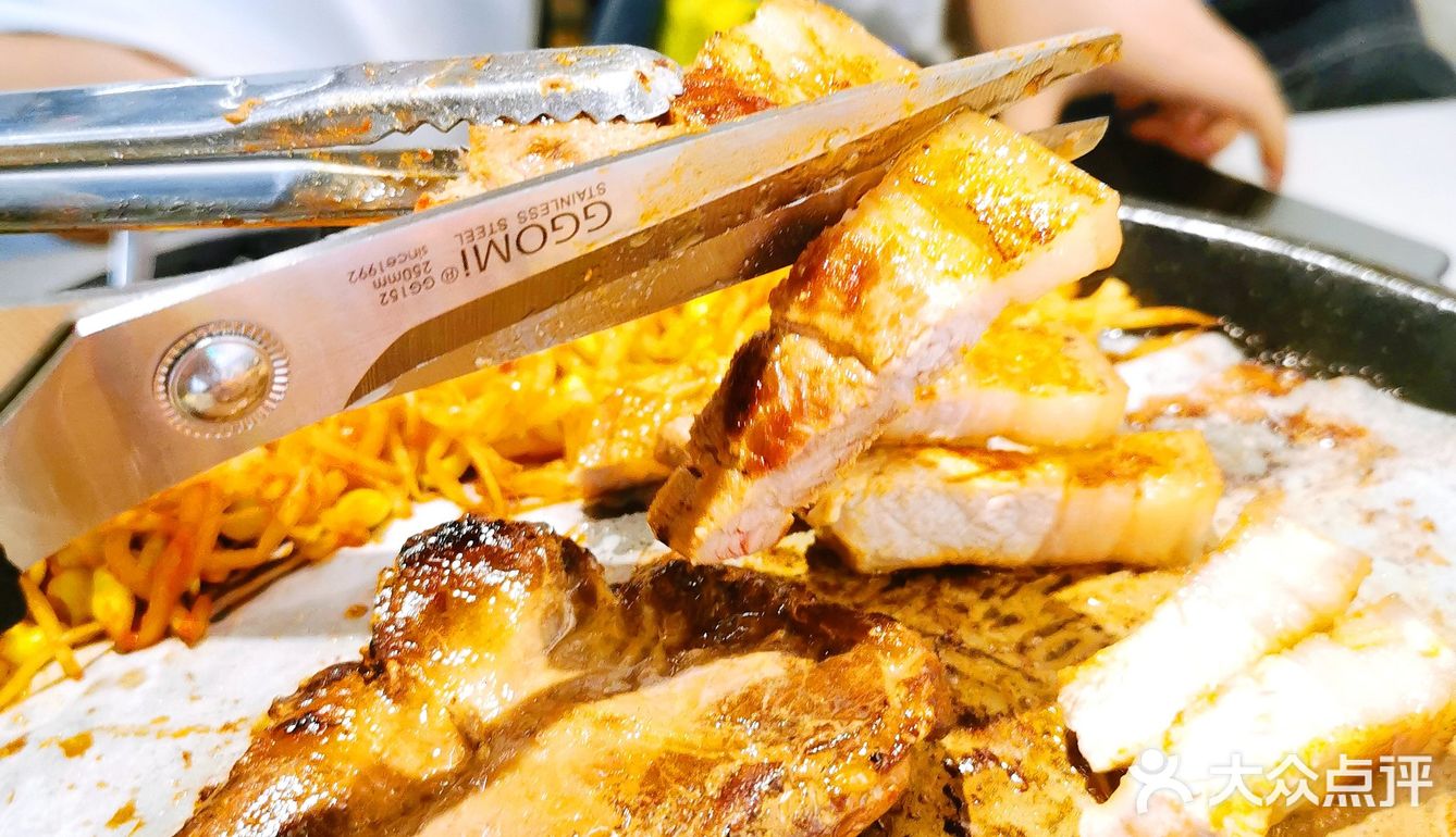 韩国老板告诉我烤肉正确吃法！