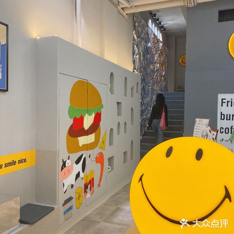 柳州探店🍔卡通动画般的汉堡店谁看了不迷糊