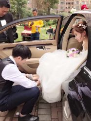 点击看大图 -艾米丽婚纱礼服