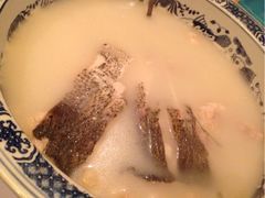 浓汤鱼头-秀水人家