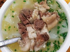 萝卜炖肘子-荣生萝卜汤饭店