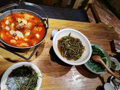 -老滇山寨•云南特色菜•地方菜•民族风情歌舞表演(金碧店)