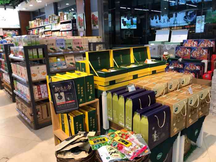 绿滋肴江西特产超市(金融大街店)-"这次来南昌出差,想的是跟公司的小