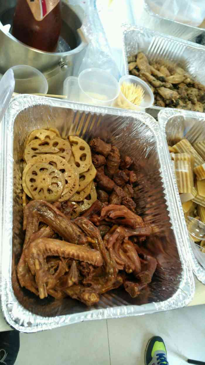 打分 外卖到会放你鸽子的卤味拼盘,食到舔舔俐~特别推荐藕片,好吃得不