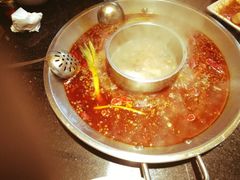 红白鸳鸯-好汉锅园林秘制老火锅 柴火霸王鸡(金沙店)