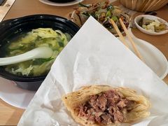 -闫家驴肉老店(华电一校店)