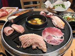 -江南猪肉商会无限续吃(弘大店)
