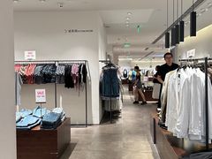 -URBAN REVIVO(高德置地广场·春广场店)