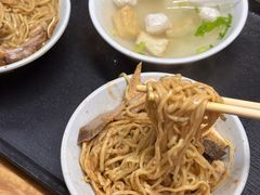-松树干拌面店