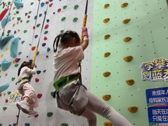 -蓝天攀岩-青少年训练(罗湖益田假日广场店)