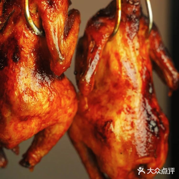 🍲 80年代怀旧风火锅！老物件+吊灯，超有代入感！🌟