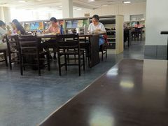 -吉林大学前卫南区中心图书馆