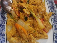 咖喱蟹-卷心菜和避孕套餐厅(Pattaya)