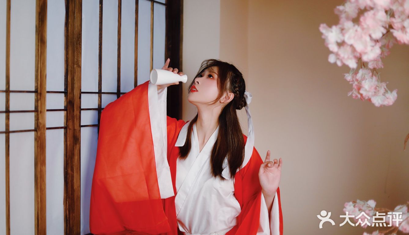 魔都探店│比网红展还好拍？神仙摄影棚了解一下