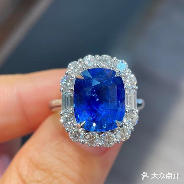 又见7克拉蓝宝石两用款