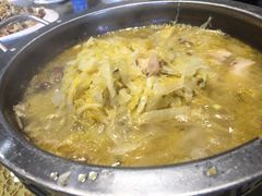 猪肉血肠汆酸菜-老码头黑皮肘子锅包肉(赣水路店)