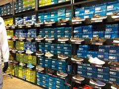 店内环境-SKECHERS 斯凯奇(上海国际时尚中心店)