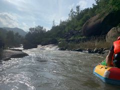 -尧山大峡谷漂流