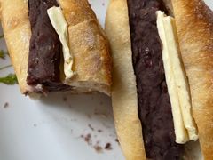 日式红豆黄油松软法棍-PAOPAO Bakery&Café(港汇店)