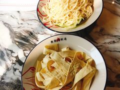 餐具摆设-臻享無招牌·食蛙专门店(太古里店)