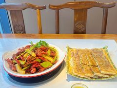 -乡土黄·鲜牛肉火锅·小龙虾(兴业街店)