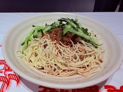 -肥肥虾庄·金牌油焖大虾(汉街SKP店)