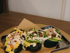 牛油果鸡蛋拼竹炭包-A30 BISTRO