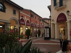 -佛罗伦萨小镇广佛名品奥特莱斯(疏港路店)