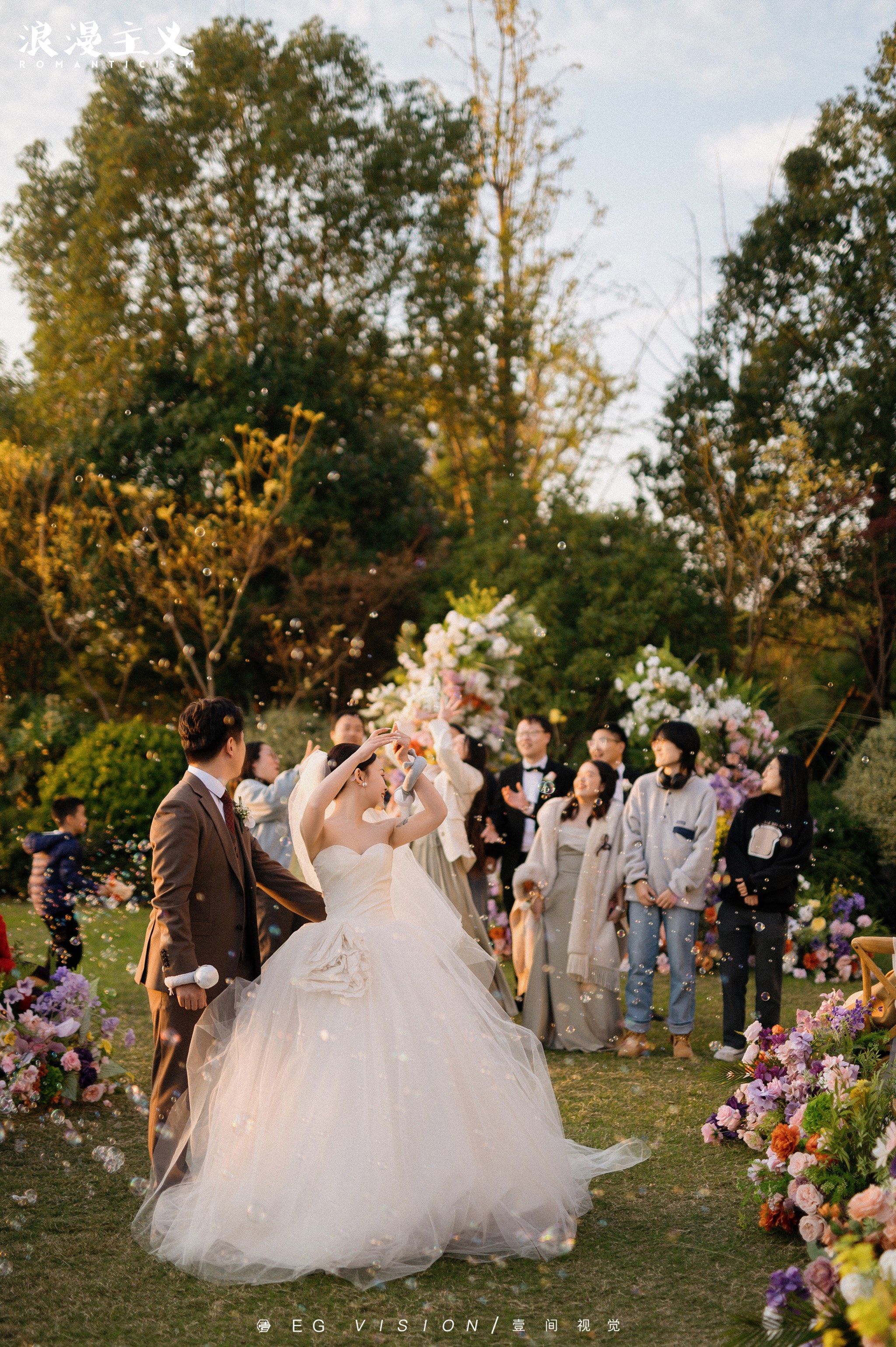 一生中最感人最甜蜜的时光,户外草坪婚礼