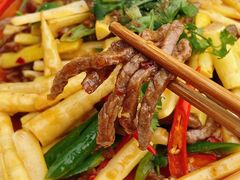 -大众跷脚牛肉馆·非遗传承单位(峨眉山店)