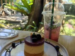 -Chom Cafe and Restaurant