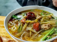 酸菜肉丝米线-越洋肖氏老米线(杨家坪店)