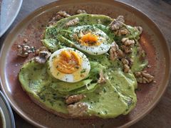 牛油果煮蛋吐司-RAC BAR(安福路店)