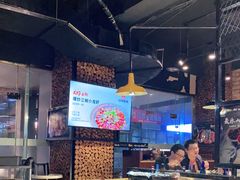大堂-何师烧烤Pro ·江湖川菜·小龙虾·精酿(太古里旗舰店)