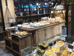 面包甜点陈列柜-七若滋动物奶油生日蛋糕(北苑店)