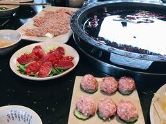 -茅草房·河畔园林火锅