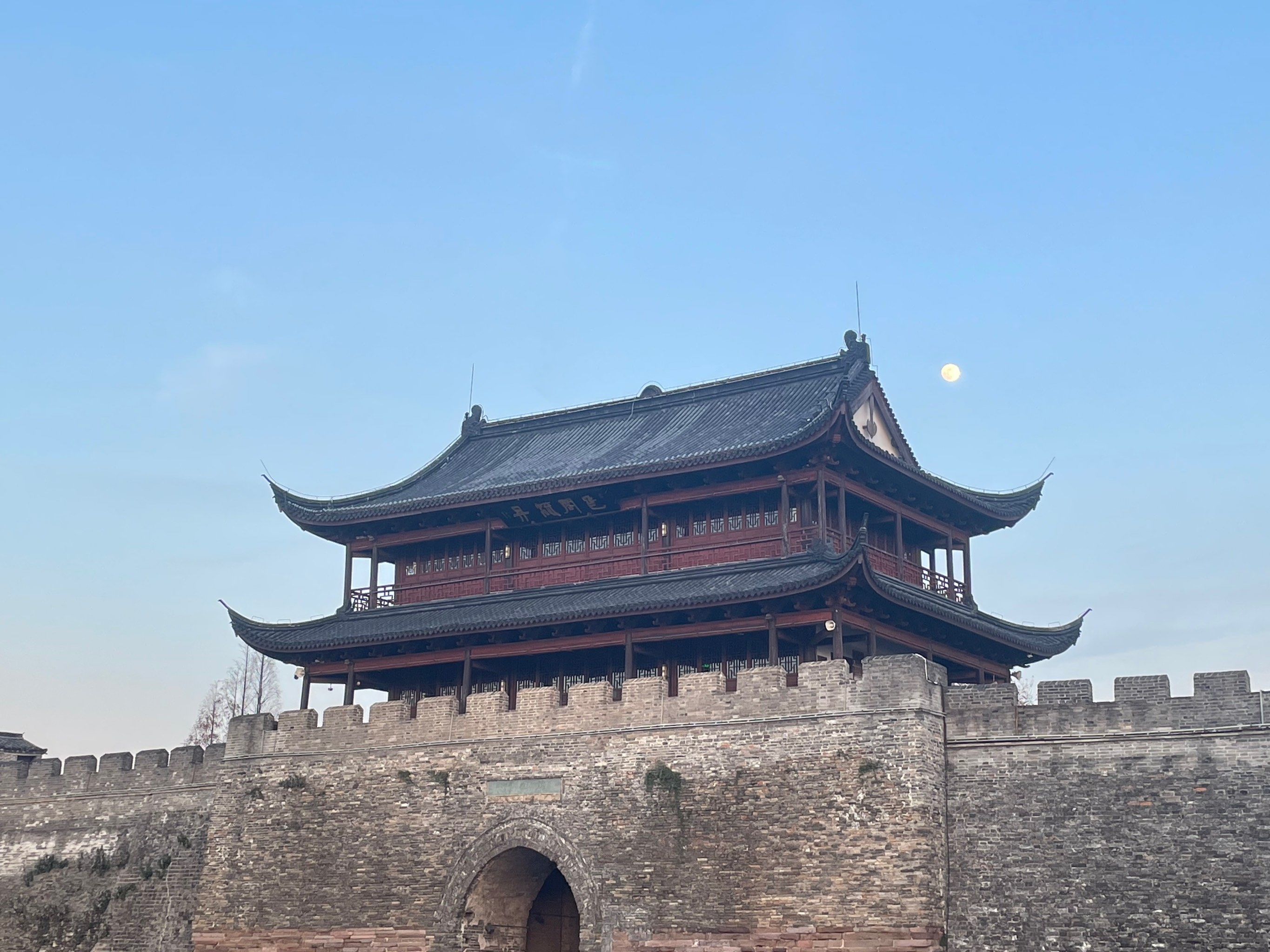 古老的城门在向谁诉说着历史