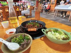 -大众跷脚牛肉馆·非遗传承单位(峨眉山店)