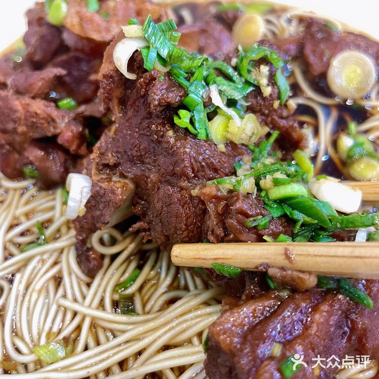 羊肉不要钱吗?又大块又多!下雪天跟羊肉面更配哦