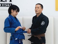 -菠萝格斗巴西柔术训练馆