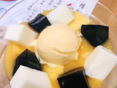 芒果双色凉粉捞-糖糖屋•糖水•雪花冰店(时尚天河店)