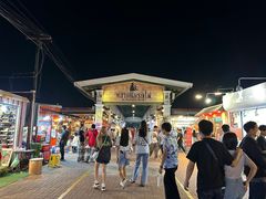 -席娜卡琳火车铁道夜市