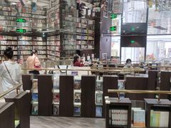 -钟书阁(群光广场店)