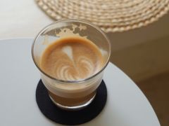 燕麦露拿铁-悟白咖啡WoobyCafe