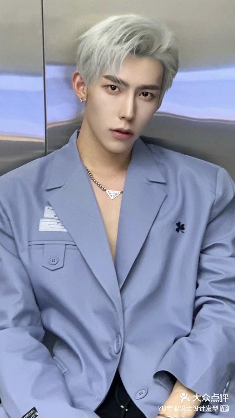 夏天撩妹男团发色