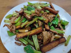 香干芹菜炒肉-牛八宝桂林米粉(八里庄店)