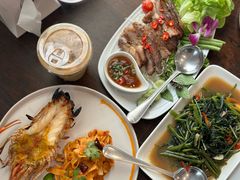 -Chom Cafe and Restaurant