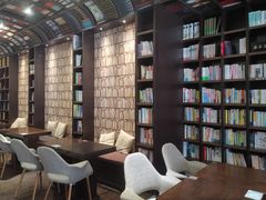 -钟书阁(松江泰晤士小镇店)