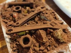 巧克力-1886德国汽车餐厅(外滩十六铺码头店)