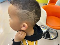 -爆米花儿童美发乐园